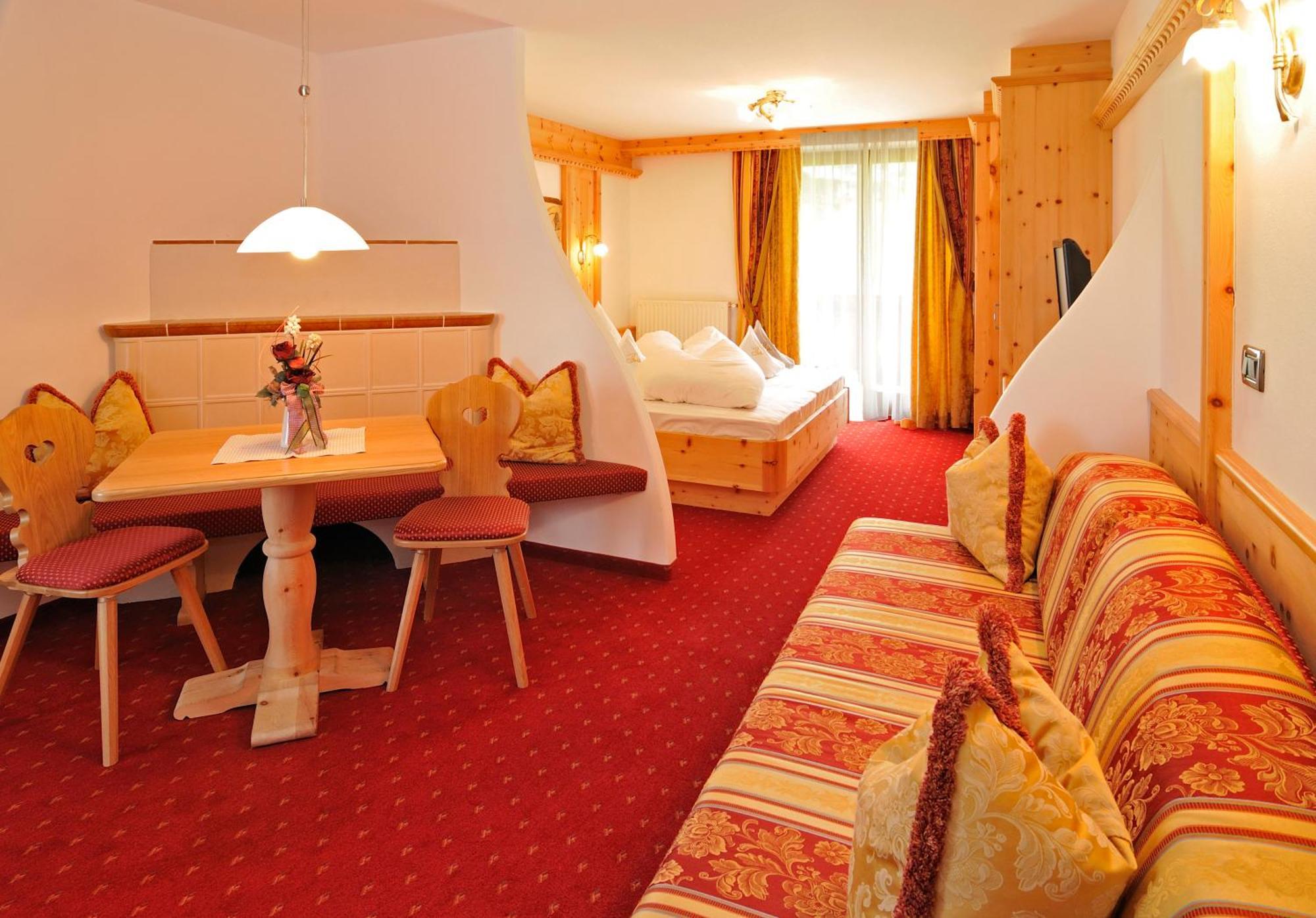 Garni Hotel Iris Selva di Val Gardena Eksteriør bilde