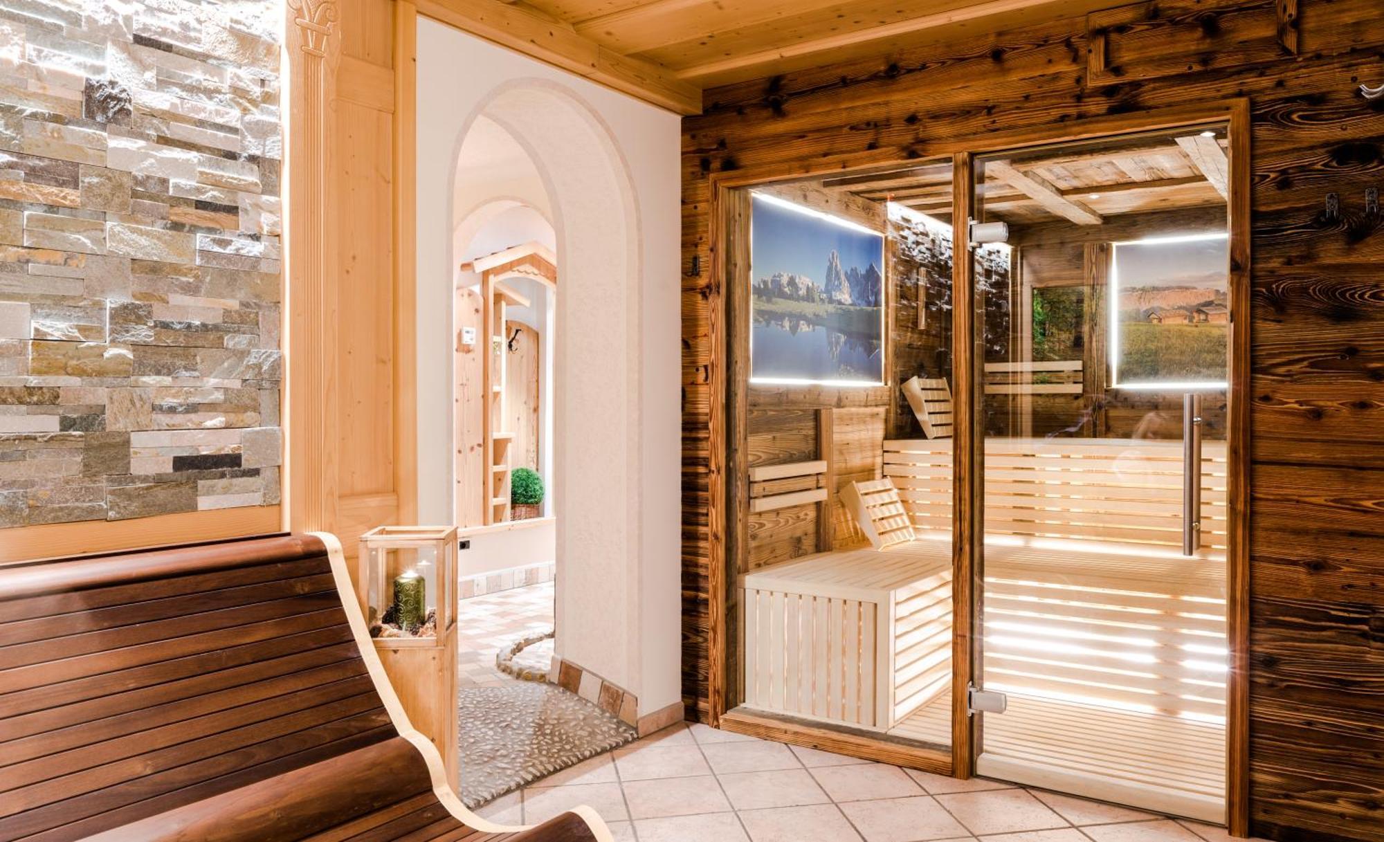 Garni Hotel Iris Selva di Val Gardena Eksteriør bilde