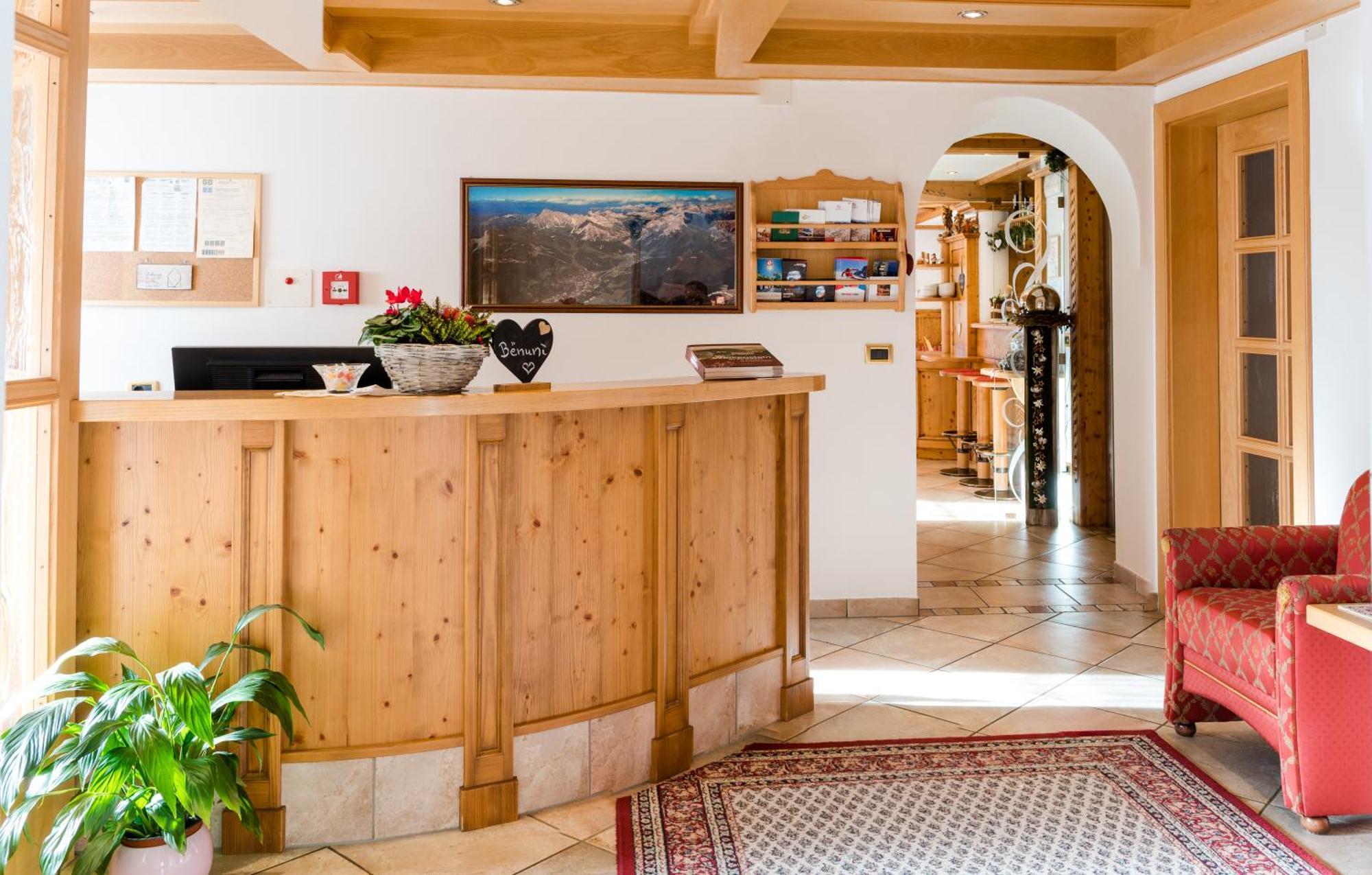 Garni Hotel Iris Selva di Val Gardena Eksteriør bilde