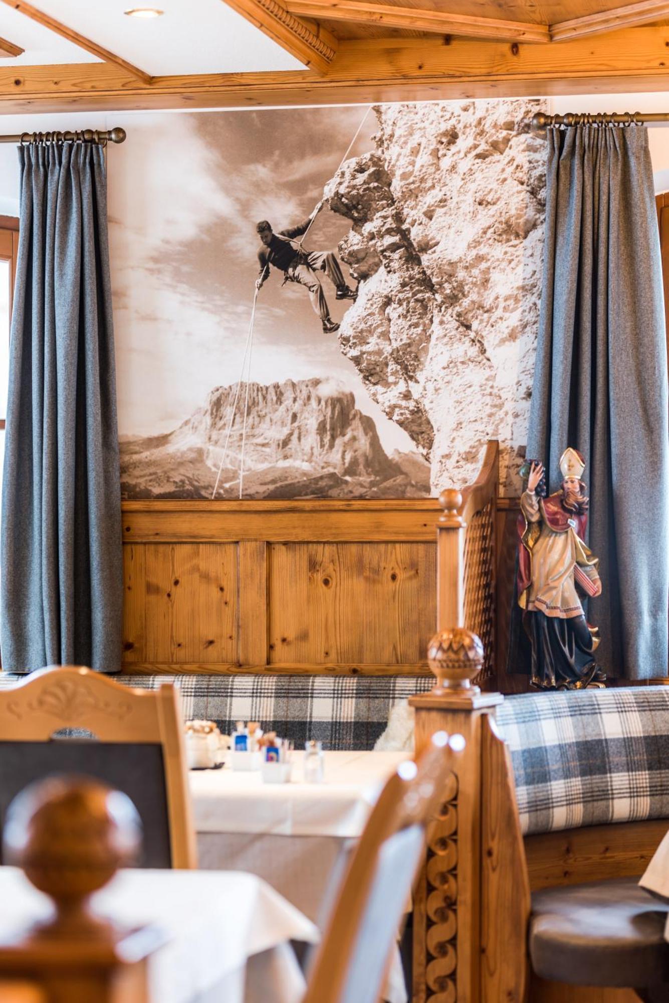 Garni Hotel Iris Selva di Val Gardena Eksteriør bilde