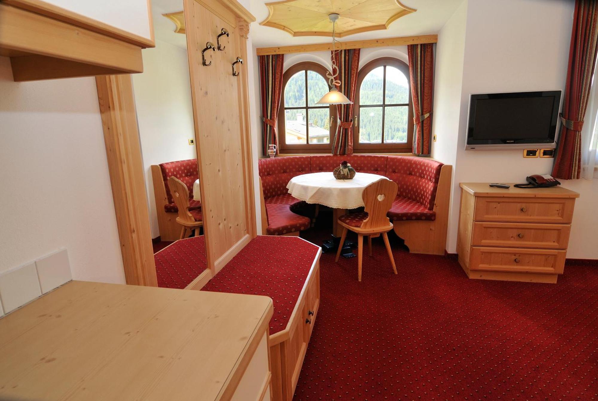 Garni Hotel Iris Selva di Val Gardena Eksteriør bilde