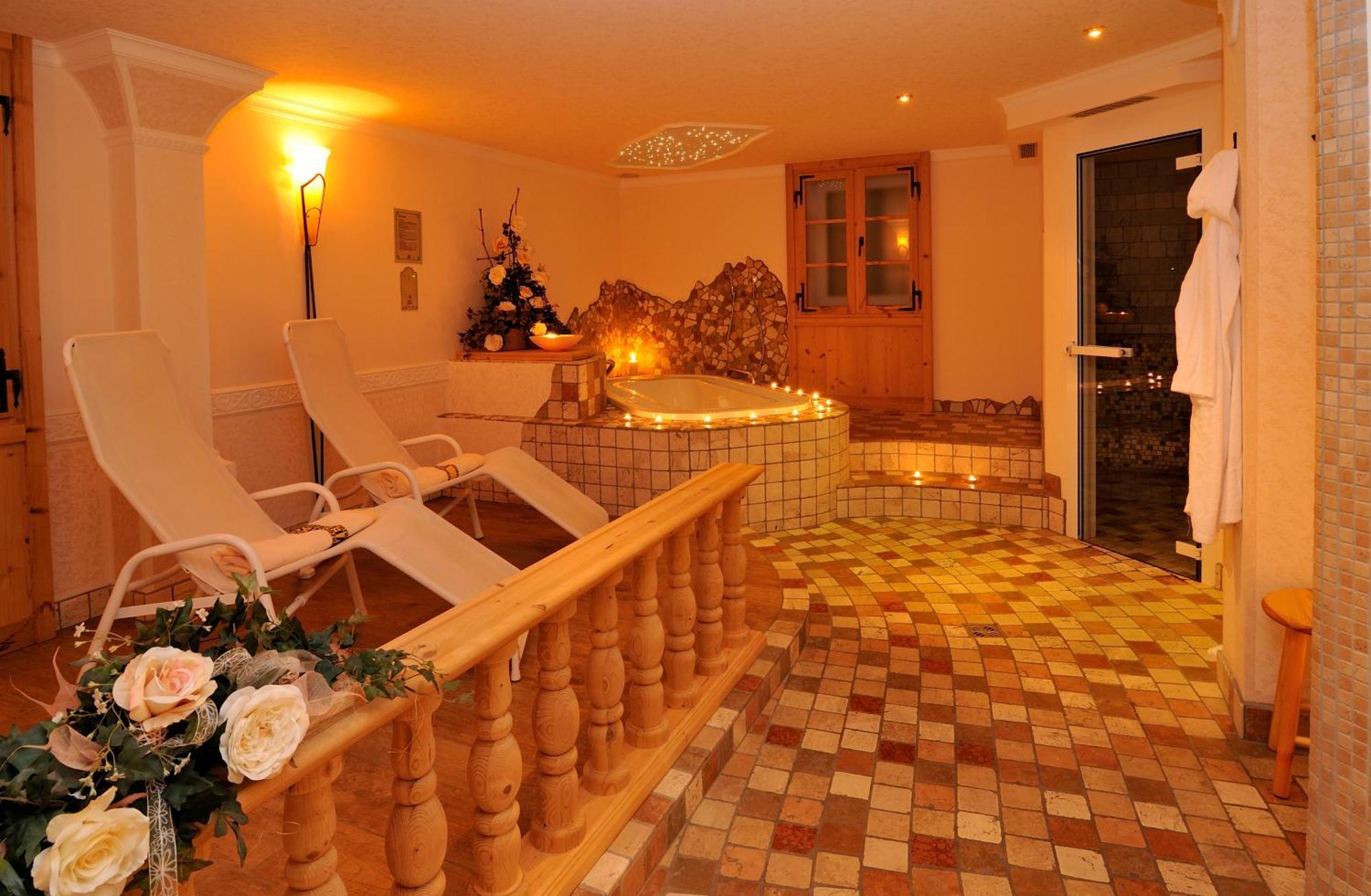Garni Hotel Iris Selva di Val Gardena Eksteriør bilde