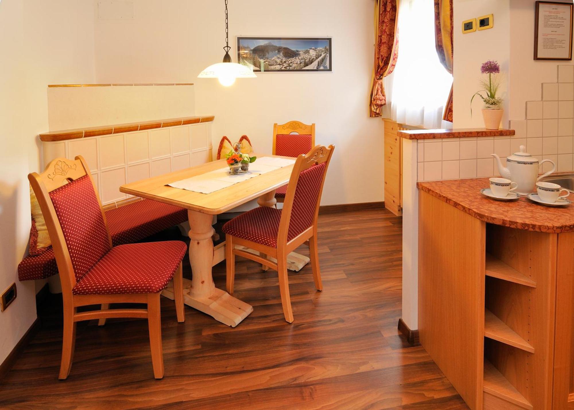 Garni Hotel Iris Selva di Val Gardena Eksteriør bilde